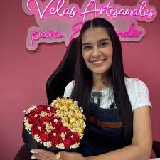 Erika Barbosa, creadora del curso Velas Navideñas para Emprender